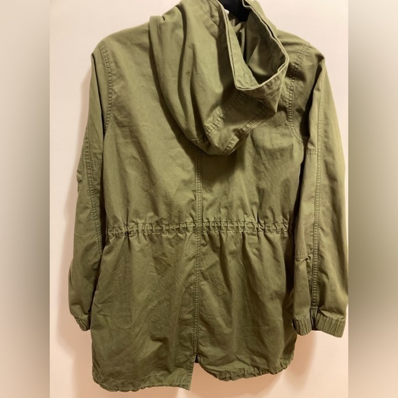 Gap kids zip up green cargo jacket with hood. - Picture 5 of 10